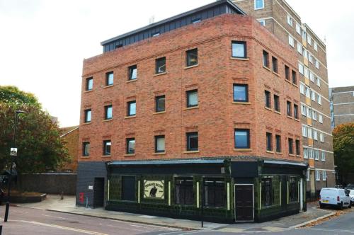 The Royal Oak, 17 Woodman Street, North Woolwich, London, E16