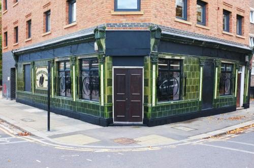 The Royal Oak, 17 Woodman Street, North Woolwich, London, E16