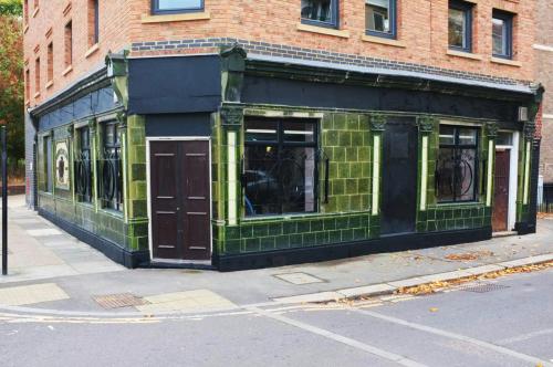 The Royal Oak, 17 Woodman Street, North Woolwich, London, E16