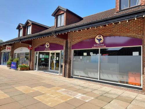 Units 21 & 22, Chineham Shopping Centre, Chineham, Basingstoke, RG24