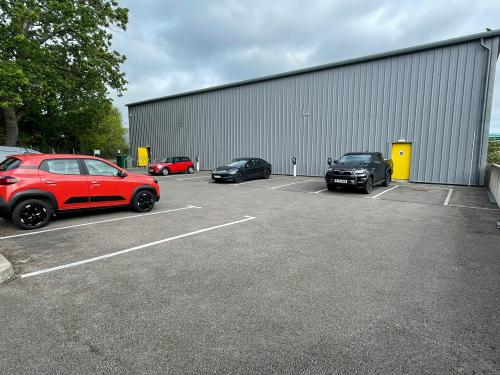 11, Midleton Industrial Estate, Guildford, GU2
