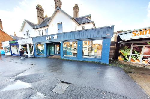 140 High Street, Cranleigh, GU6