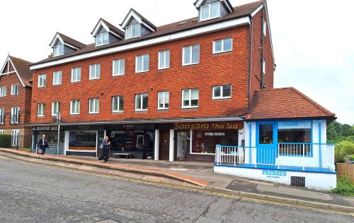 138 -146 High Street, Godalming, GU7