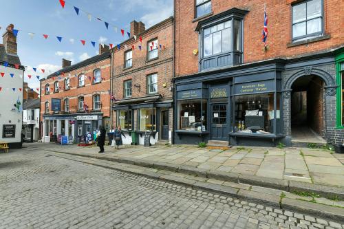 2 Victoria Square, Ashbourne, DE6