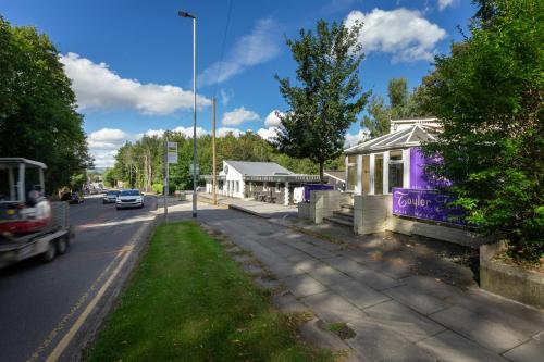 825 Manchester Road, Bury, BL9