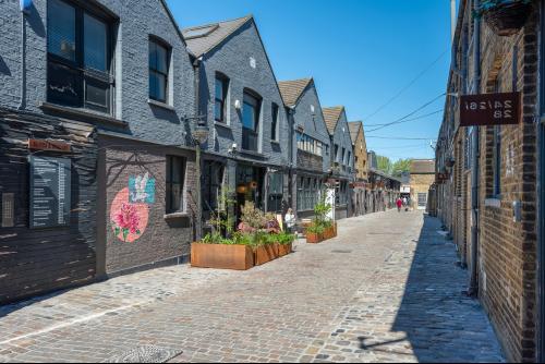 Hatherley Mews, Walthamstow, London, E17