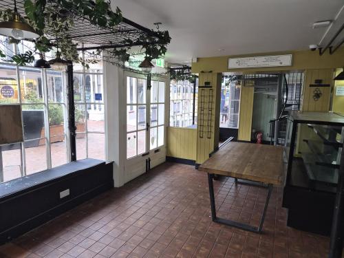 The Pantiles Vintry, 7 The Pantiles, Tunbridge Wells, TN2