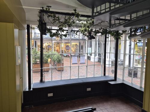 The Pantiles Vintry, 7 The Pantiles, Tunbridge Wells, TN2