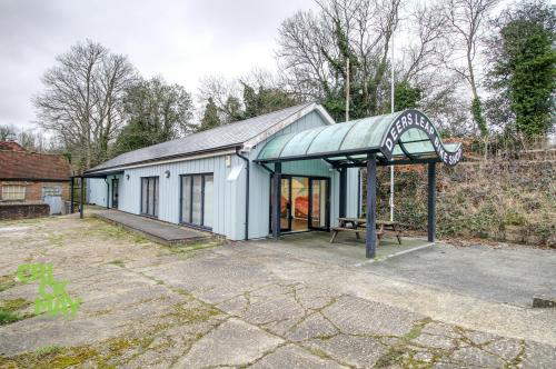 Units A-E, Saint Hill Business Park, West Hoathly Road, East Grinstead, RH19