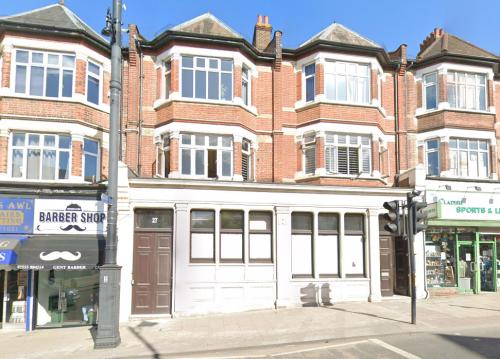 27 Woodcote Road, Wallington, SM6
