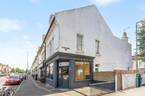 122 Portland Road, Hove, BN3