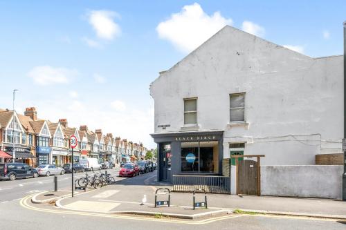 122 Portland Road, Hove, BN3
