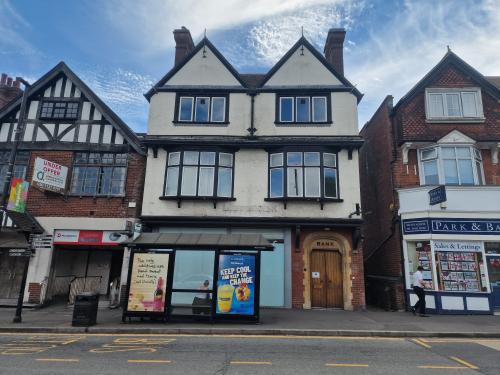 21 Station Avenue, Caterham, CR3