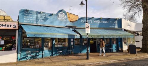 Kew, 5 Station Approach, Richmond, TW9