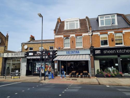 210 Upper Richmond Road West, East Sheen, London, SW14