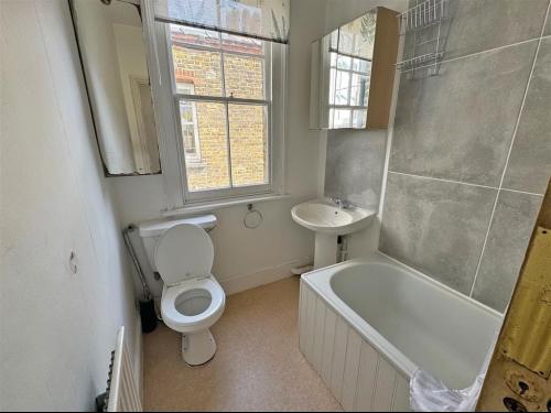 14 Victoria Parade, 293 Sandycombe Road, Kew, Richmond, TW9
