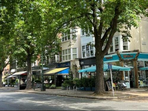 98 Kew Road, Richmond, TW9
