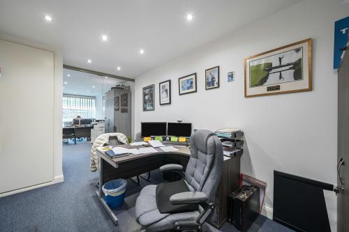 17 Station Road, Finchley Central, London, N3