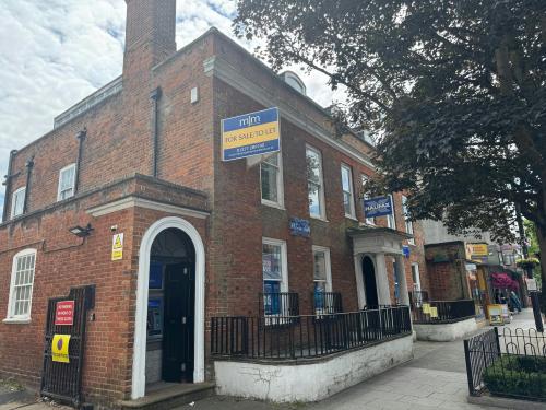 12 High Street, Brentwood, CM14