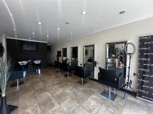 136 High Street, West Wickham, BR4