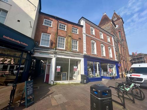 27 Market Place, Newbury, RG14