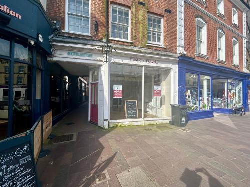 27 Market Place, Newbury, RG14