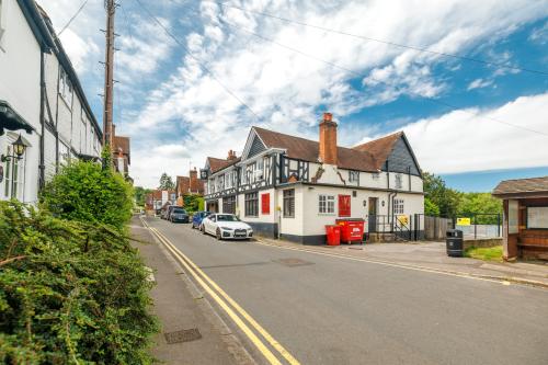 52 High Street, Limpsfield, Oxted, RH8