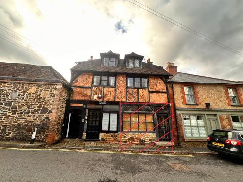 11 High Street, Limpsfield, RH8