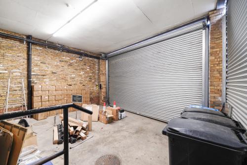 246 Green Lanes, Palmers Green, London, N13