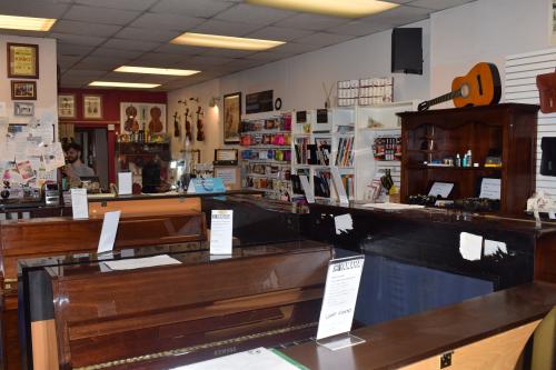 98 Fortis Green Road, Muswell Hill, London, N10