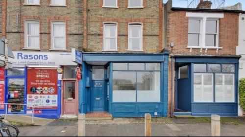 127 Putney Bridge Road, Wandsworth, London, SW15