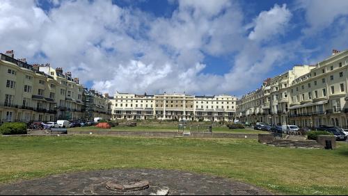 51 Regency Square, Brighton, BN1