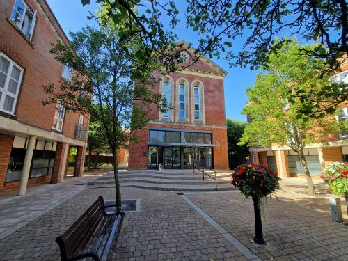 Unit D, South Square, Knowle Village, Fareham, PO17
