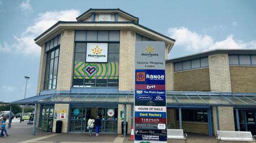 Unit 9, Victoria Shopping Centre, Thornton Road, Bradford, BD8