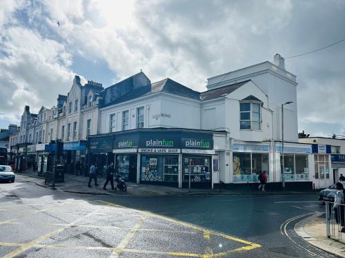 52 Mutley Plain, Plymouth, PL4
