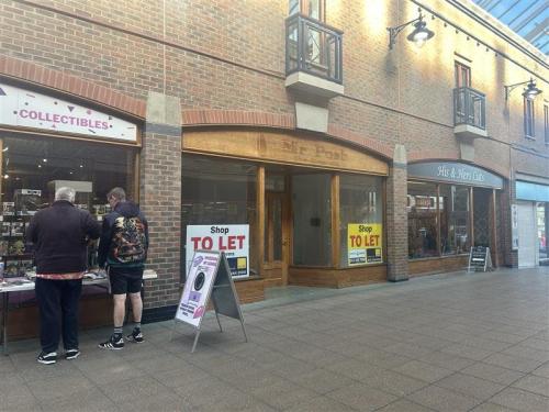 Unit 10, Carlton Lanes Shopping Centre, Castleford, WF10