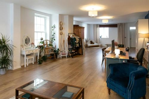 Unit A BUILDING 350, 1 Crown Gate, Poundbury, Dorchester, DT1