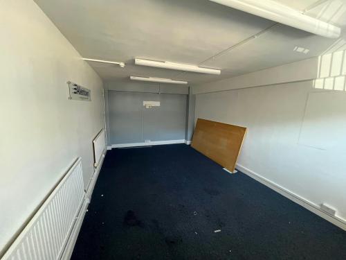 Unit 3, Nimrod Industrial Estate, Nimrod Way, Reading, RG2
