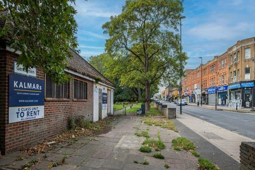 former toilet block Home Park, Sydenham Road, Sydenham, London, SE26