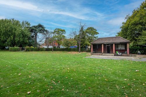 former toilet block Home Park, Sydenham Road, Sydenham, London, SE26