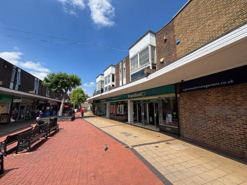 Totton Shopping Centre, 39 Commercial Road, Totton, SO40