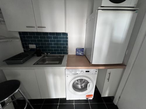 1 Bridge Street, Fordingbridge, SP6
