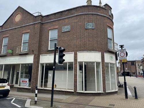 36 High Street, Newport, PO30