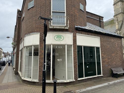 36 High Street, Newport, PO30