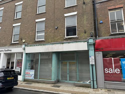 34 High Street, Newport, PO30