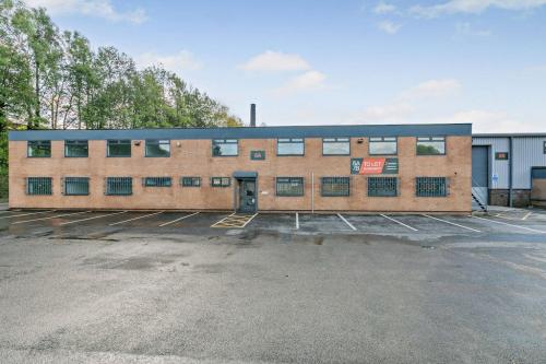 Unit 5A/B, Trans Pennine Trading Estate, Rochdale, OL11
