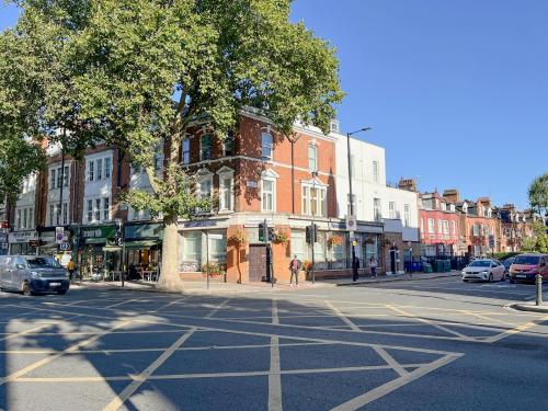 2 Chiswick High Road, Chiswick, London, W4