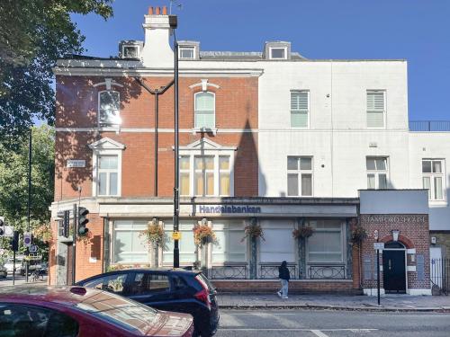 2 Chiswick High Road, Chiswick, London, W4