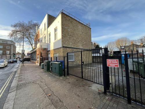 2 Chiswick High Road, Chiswick, London, W4
