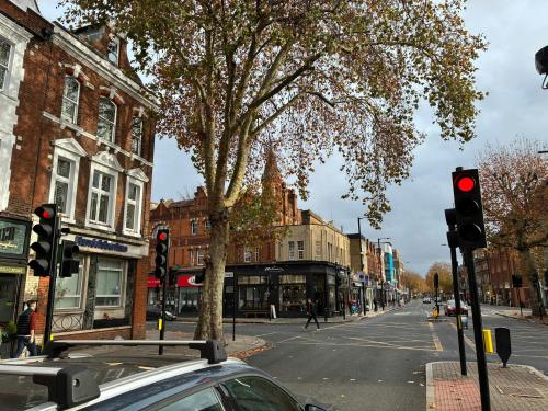 2 Chiswick High Road, Chiswick, London, W4